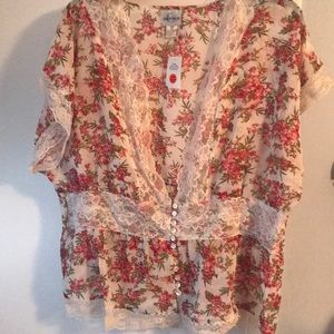 Beautiful lacy blouse, size 3X